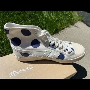 Wanna Smile?! Wear these NEW Gola Polka-dotted High Top Sneakers! Size 9.
